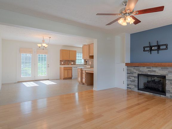 4th image of 5647 Pine Grove Dr