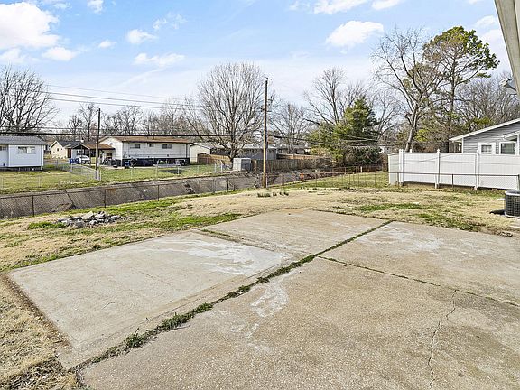 3rd image of 650 Sherwood Dr