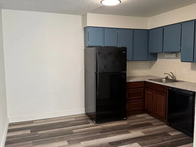 3430 SE 68th Ave — Photo 4