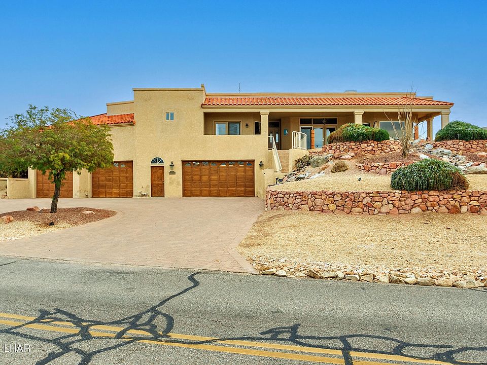 1st image of 210 Cypress Dr