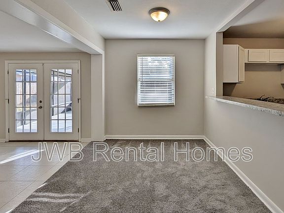 3rd image of 1079 Underhill Dr