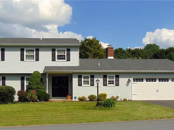 396 Dogwood Ln, Nazareth, PA 18064