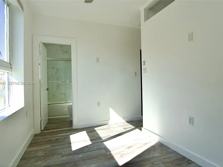 1036 SW 5th St #12 — Photo 1