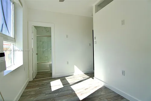 1036 SW 5th St #12 Photo 1