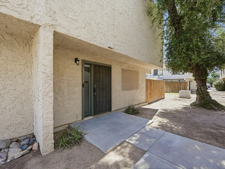 6011 W Townley Ave — Photo 6