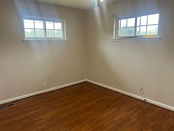 3rd image of 944 Hurtt Rd