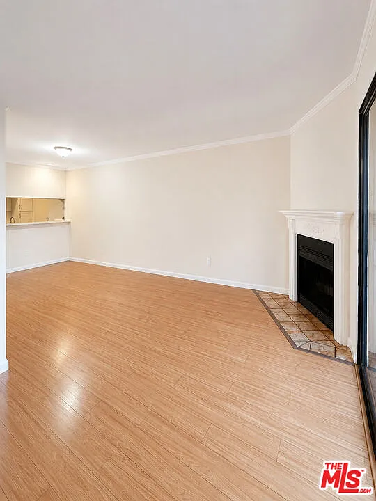 2 bed, 1.5 bath, 992 sqft, $2,700 — Photo 3