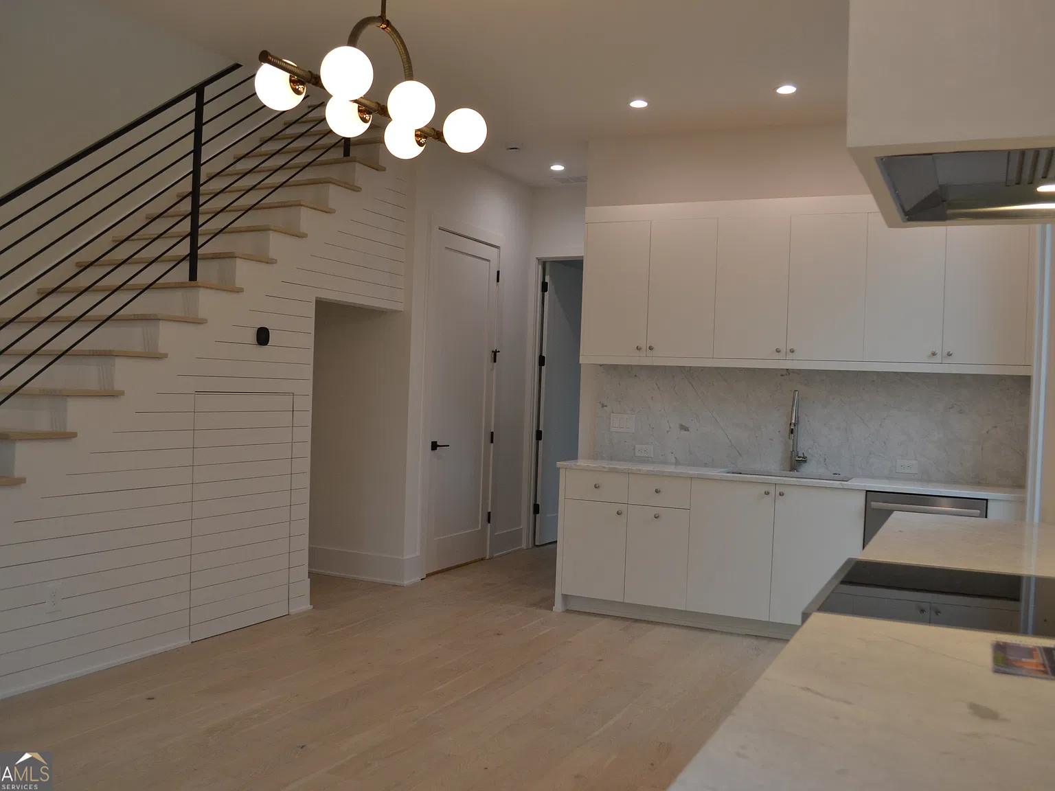 3 bed, 3.0 bath, 1740 sqft, $5,000 — Photo 3