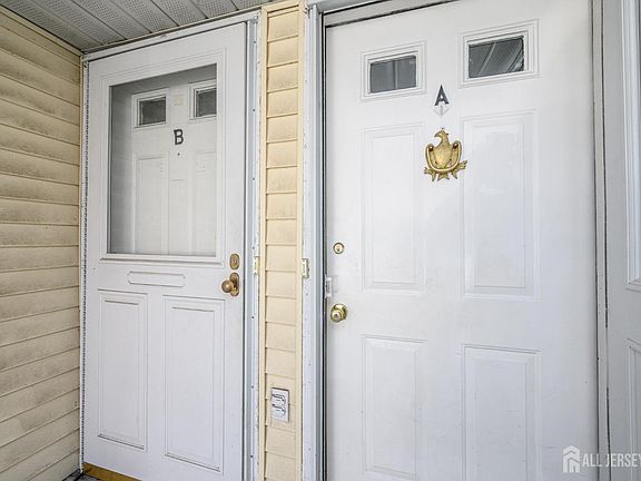 2nd image of 127 Chaucer Rd