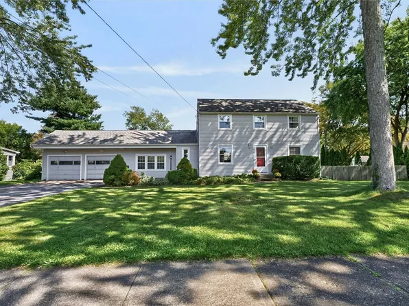 6 Paladine Rd, Rochester, NY 14617