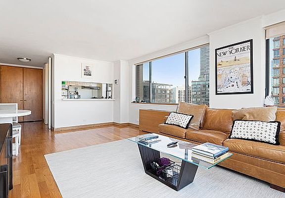 3rd image of 45 W 67th St APT 28E