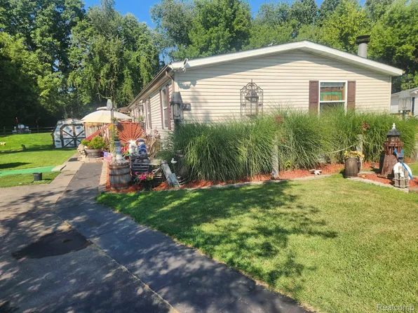 2500 Mann Rd Lot 272, Clarkston, MI 48346