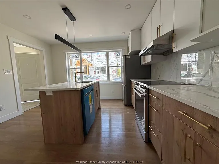 160 Askin Ave #3 — Photo 3
