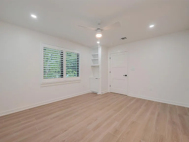 2702 Delano St — Photo 28