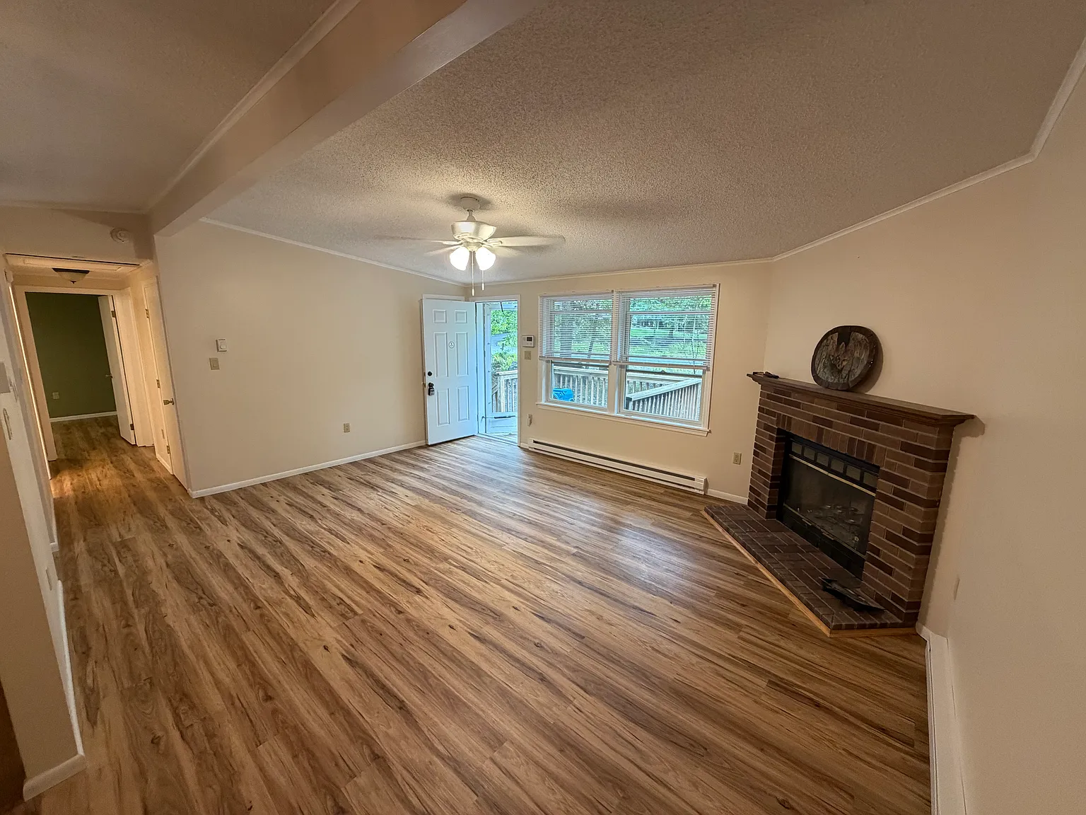 3 bed, 2062 sqft, $1,875 — Photo 4