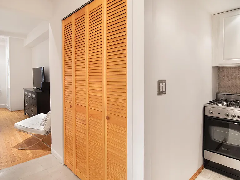 145 W 58th St #5-L — Photo 5