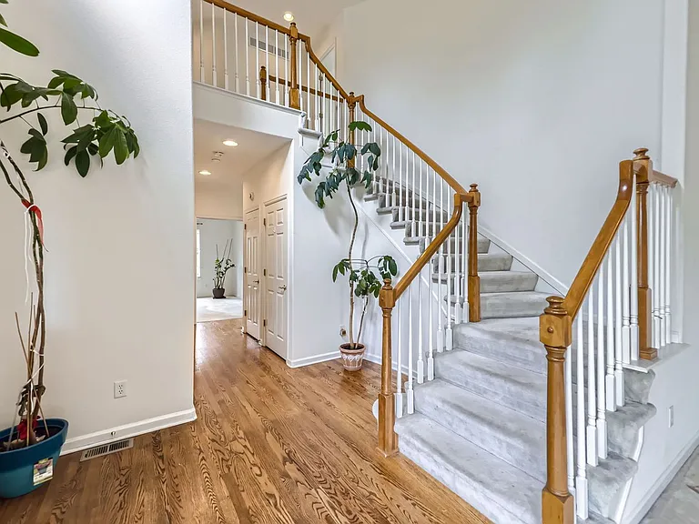 1009 Topaz St — Photo 5