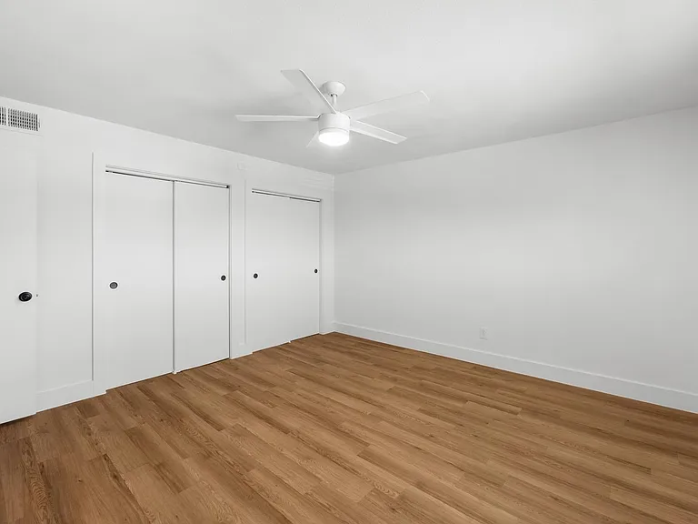 CrestHaus Apartments — Photo 13