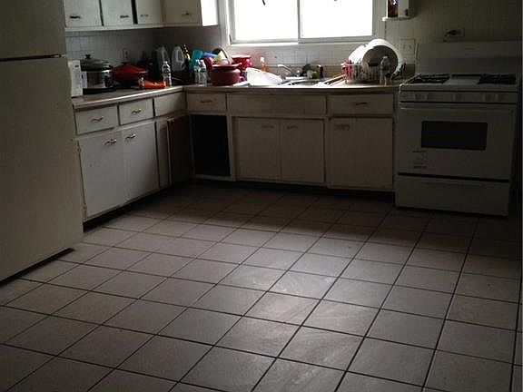 3rd image of 242 East St