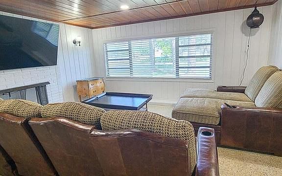4th image of 4620 Purdy Ln #1