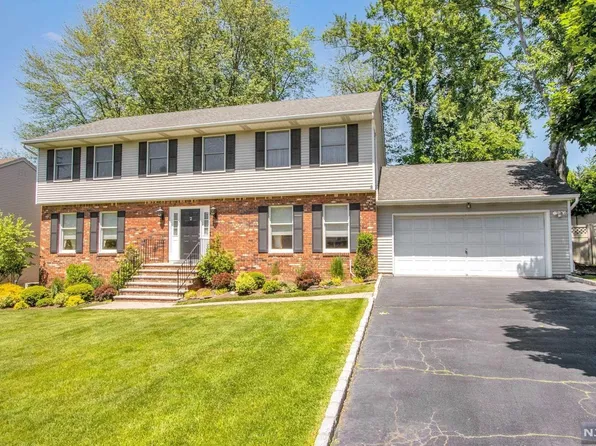 2 Virgil Rd, Norwood, NJ 07648