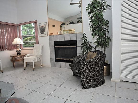 4th image of 180 Woodridge Cir