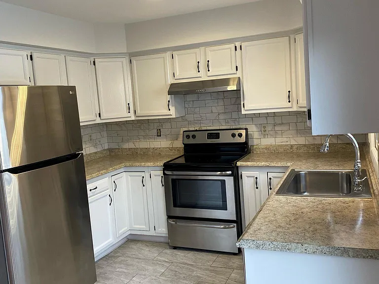8 Booth Ct #B — Photo 2