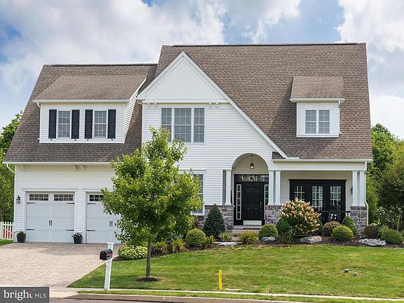 2nd image of 215 Clover Ln