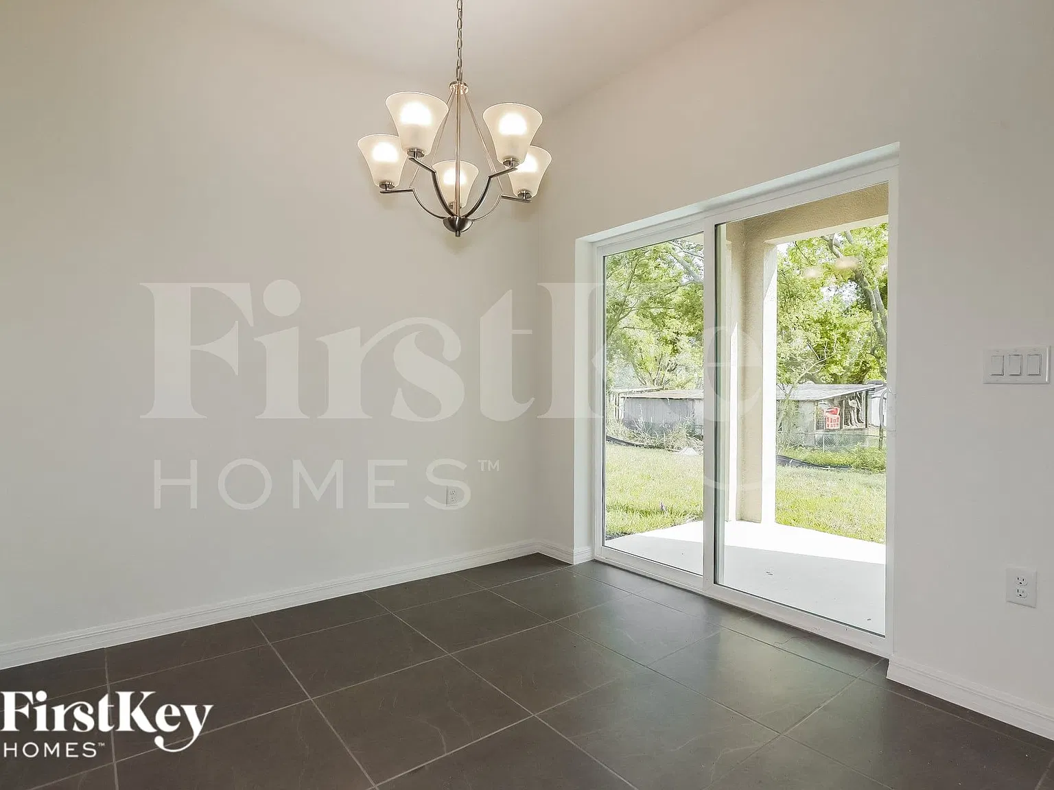 4 bed, 2.0 bath, 1839 sqft, $2,075 — Photo 4