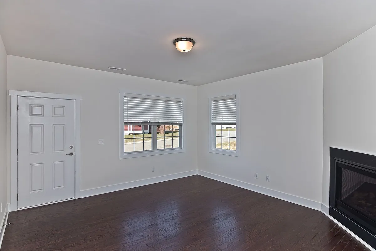 Building Photo - 38 Hyde Park Pl