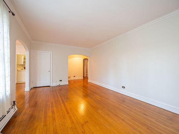 4th image of 2430 W Greenleaf Ave APT 1