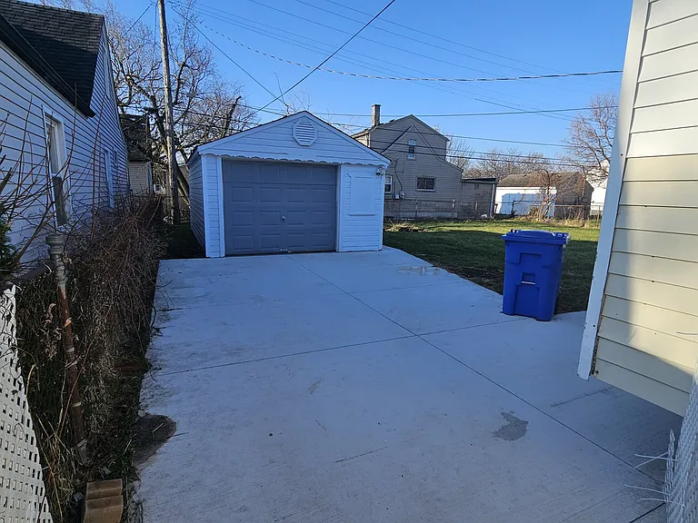 8092 Jewett Ave — Photo 2