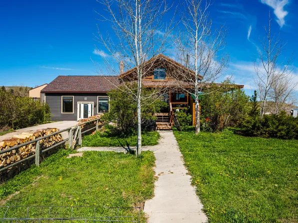 1 Bulldogger Dr, Parkman, WY 82838