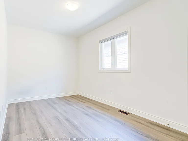 2237 Crystal Dr — Photo 34