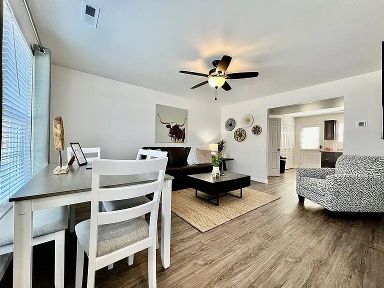 815 W Pearl St #C — Photo 14