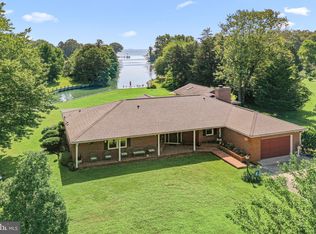 77 Kent Cove Rd, Kilmarnock, VA 22482