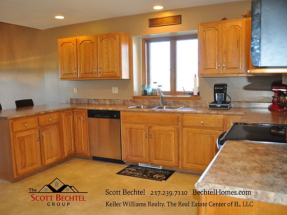 3rd image of 2016 Spruce Ln