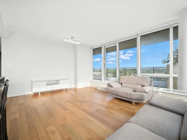 8588 Cornish St #1502, Vancouver, BC V6P 0C1