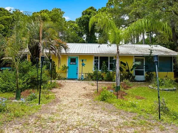 825 W Pine Ave, Eastpoint, FL 32328