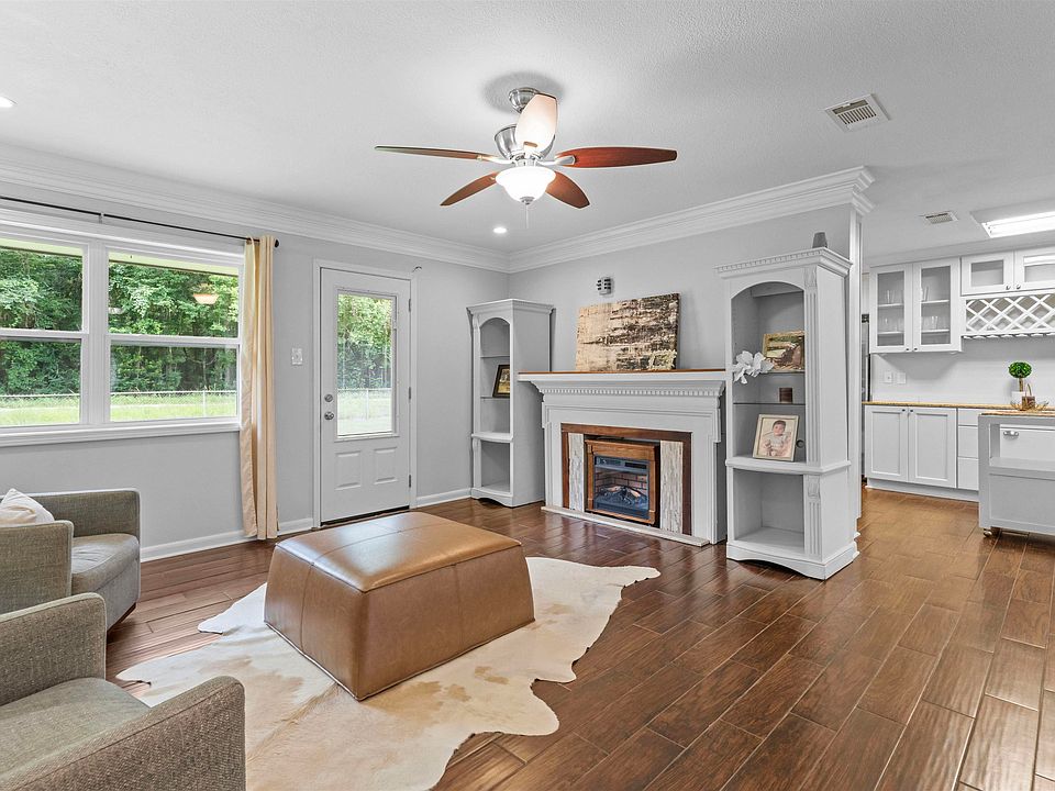 1st image of 323 Matthew Dr
