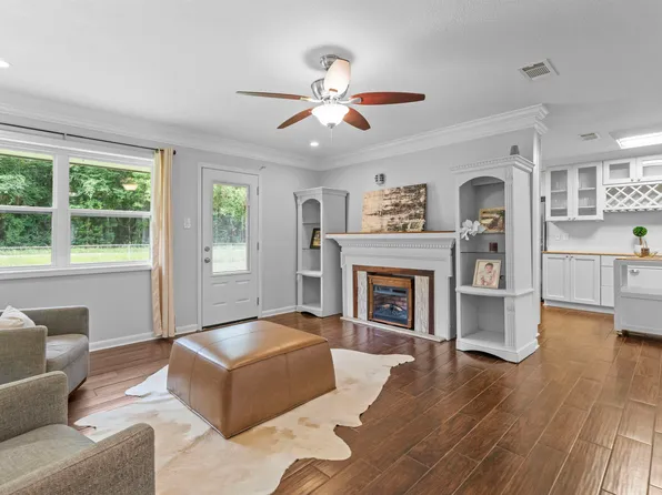 323 Matthew Dr, Denham Springs, LA 70726