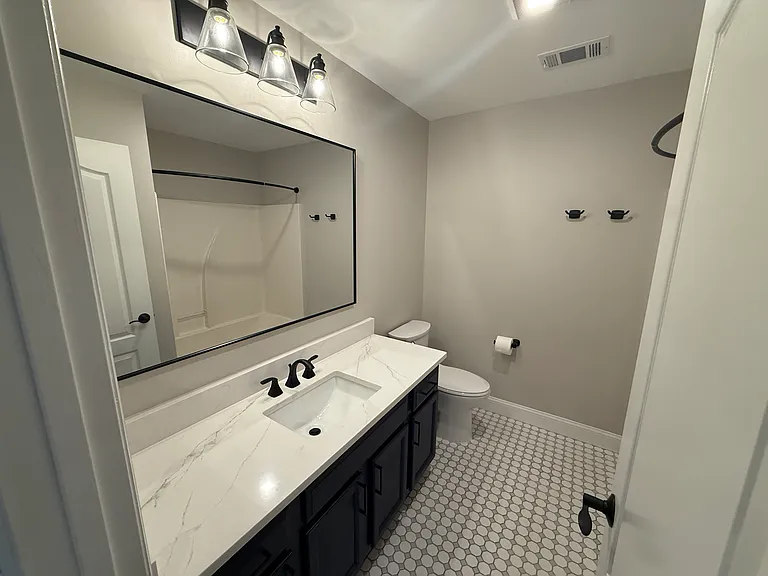1512 E Henry St — Photo 14