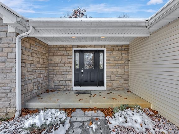 3rd image of 20401 Matterhorn Dr