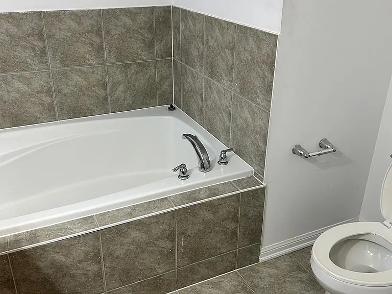 29 Robert Parkinson Dr #UPPER — Photo 18