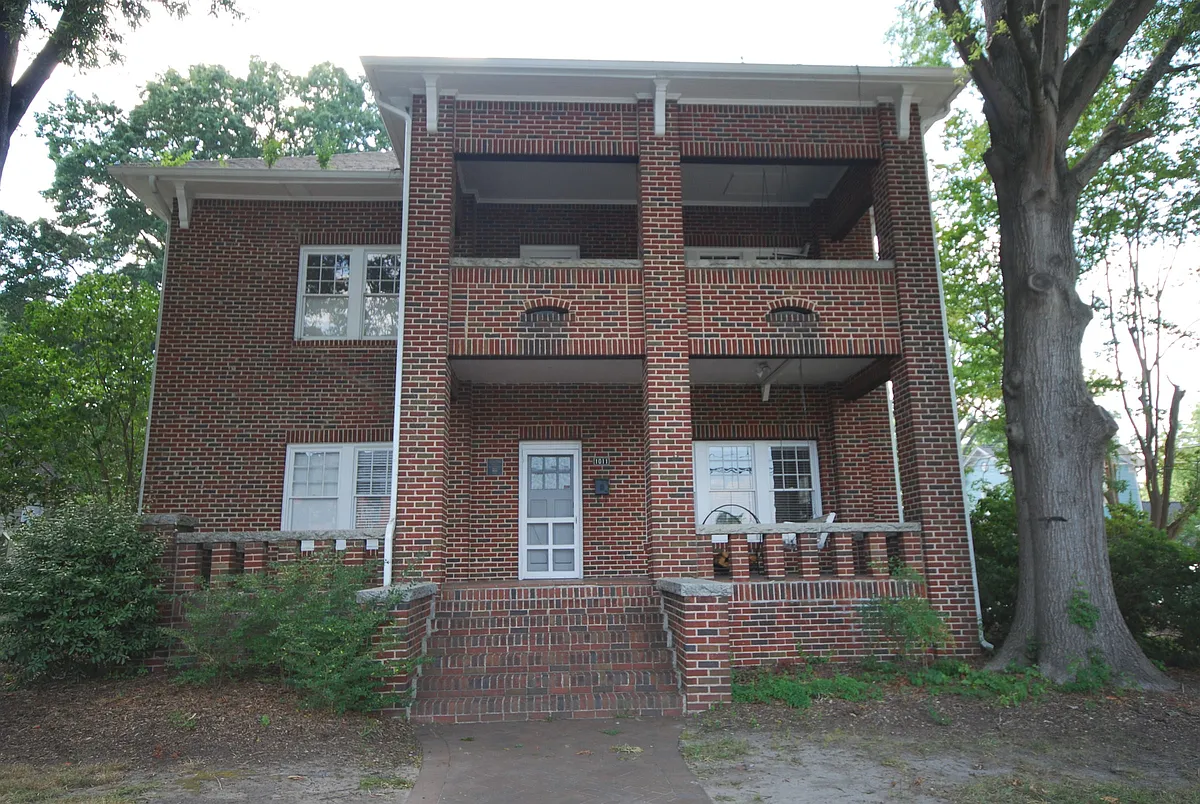 Building Photo - 105 W Seeman St #U/S