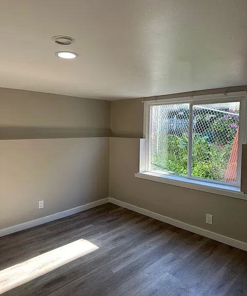 544 S Donovan St #B — Photo 11