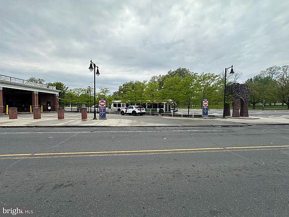4th image of 3259 Ridge Ave