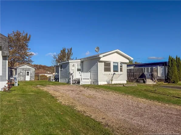 15 Mountain View Pl, Campbellton, NB E3N 3K8