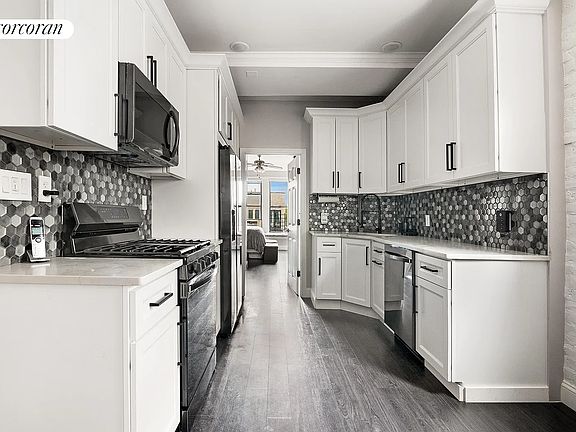 2nd image of 337 Lincoln Rd APT 4L