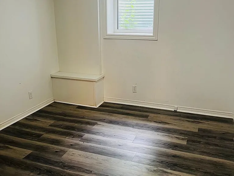 59 Thorncrest Cres #LOWER — Photo 7